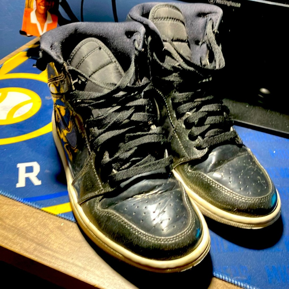 Black shoes old